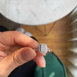 1/4 CT T.W. Diamond 10k White Gold Vintage halo ring